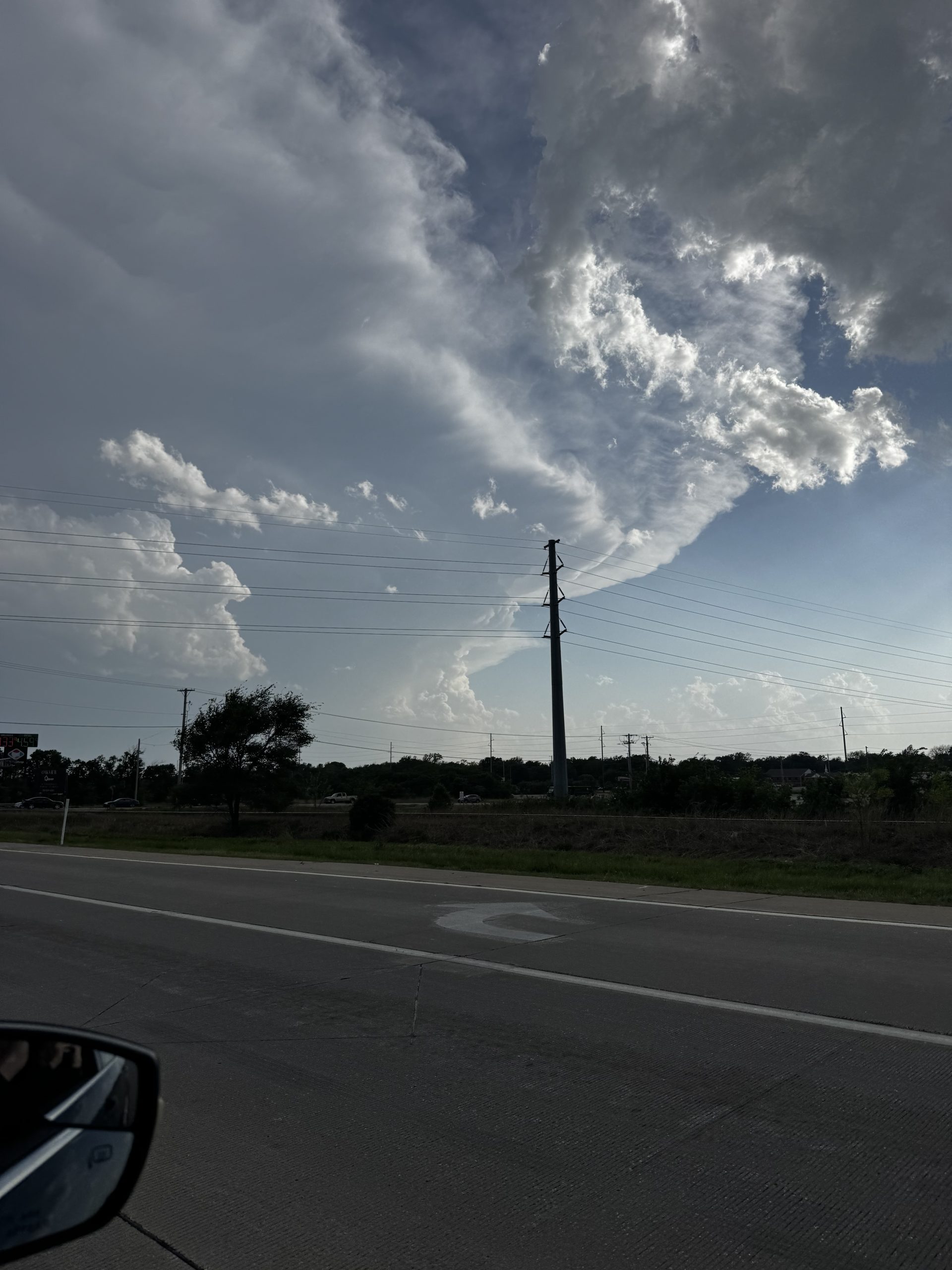Storm shelf cloud